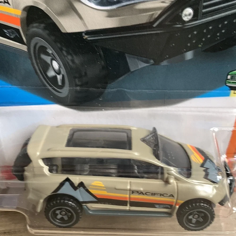 Hot Wheels Chrysler Pacifica Mini Van Hotwheels Diecast Mattel HTB93 New 2024